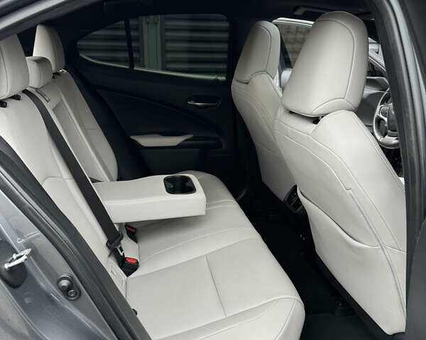 Сірий Лексус UX, об'ємом двигуна 1.99 л та пробігом 115 тис. км за 27500 $, фото 25 на Automoto.ua