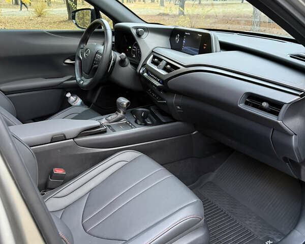 Лексус UX 2020 у Дніпро (Дніпропетровську) на Automoto.ua Сірий Лексус UX, об'ємом двигуна 2 л та пробігом 33 тис. км за 30900 $, фото 15 на Automoto.ua
