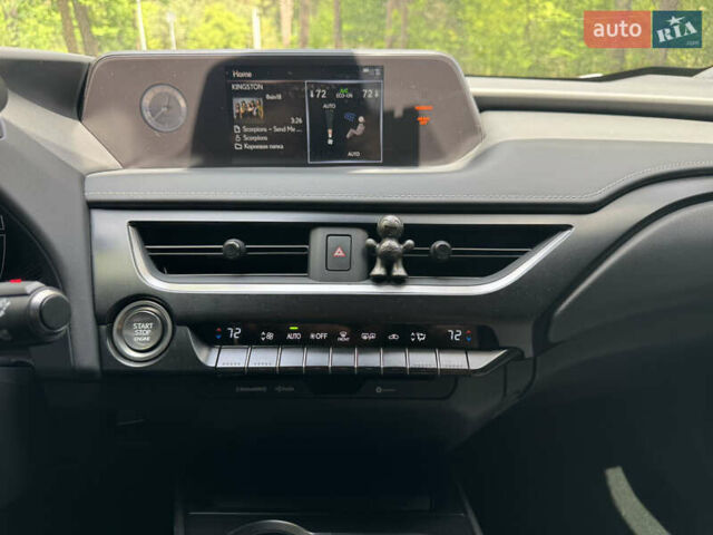 Сірий Лексус UX, об'ємом двигуна 1.99 л та пробігом 40 тис. км за 25500 $, фото 27 на Automoto.ua