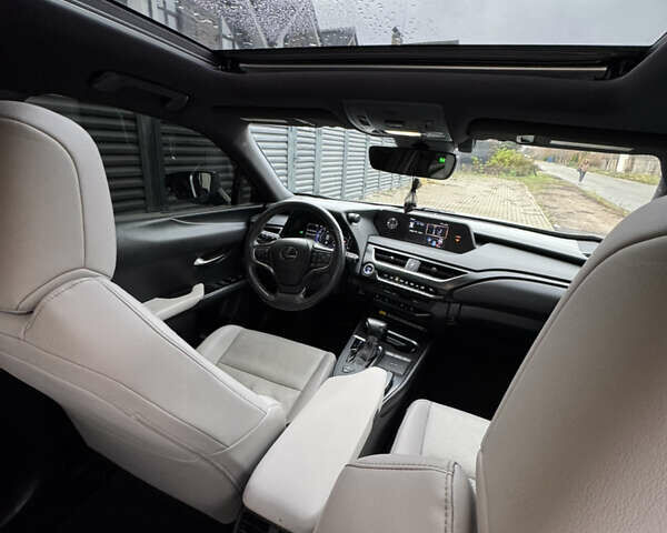 Сірий Лексус UX, об'ємом двигуна 1.99 л та пробігом 115 тис. км за 27500 $, фото 17 на Automoto.ua