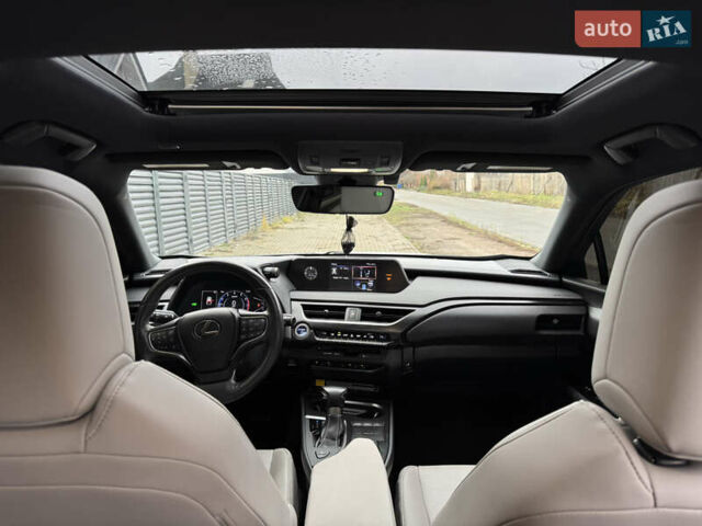 Сірий Лексус UX, об'ємом двигуна 1.99 л та пробігом 115 тис. км за 27500 $, фото 16 на Automoto.ua