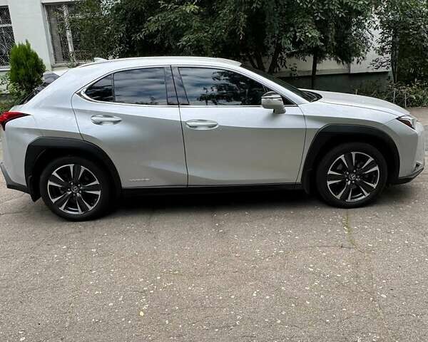 Сірий Лексус UX, об'ємом двигуна 1.99 л та пробігом 48 тис. км за 32000 $, фото 16 на Automoto.ua