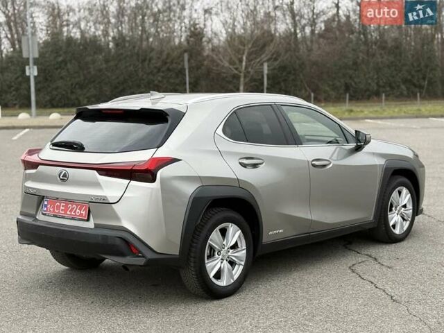 Серый Лексус UX, объемом двигателя 1.99 л и пробегом 68 тыс. км за 27800 $, фото 6 на Automoto.ua