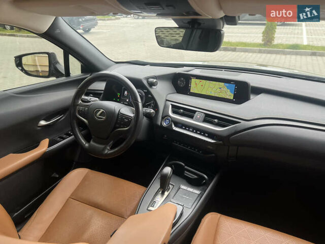 Сірий Лексус UX, об'ємом двигуна 0 л та пробігом 108 тис. км за 23500 $, фото 28 на Automoto.ua