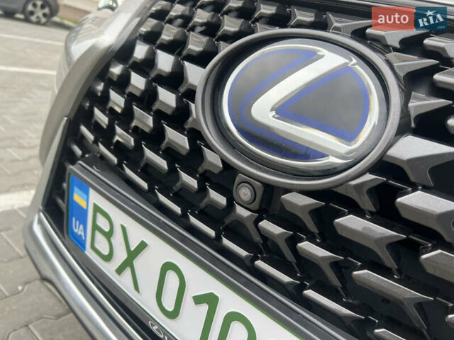 Сірий Лексус UX, об'ємом двигуна 0 л та пробігом 108 тис. км за 23500 $, фото 18 на Automoto.ua