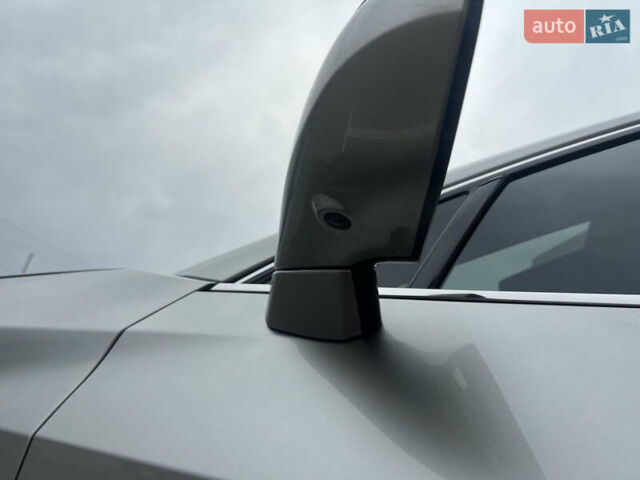 Сірий Лексус UX, об'ємом двигуна 0 л та пробігом 108 тис. км за 23500 $, фото 20 на Automoto.ua