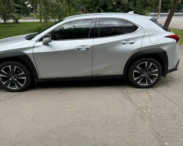 Сірий Лексус UX, об'ємом двигуна 1.99 л та пробігом 48 тис. км за 32000 $, фото 17 на Automoto.ua