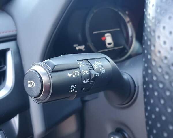 Сірий Лексус UX, об'ємом двигуна 2 л та пробігом 67 тис. км за 27500 $, фото 18 на Automoto.ua
