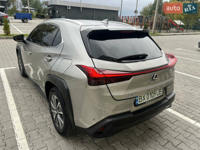 Сірий Лексус UX, об'ємом двигуна 0 л та пробігом 108 тис. км за 23500 $, фото 13 на Automoto.ua