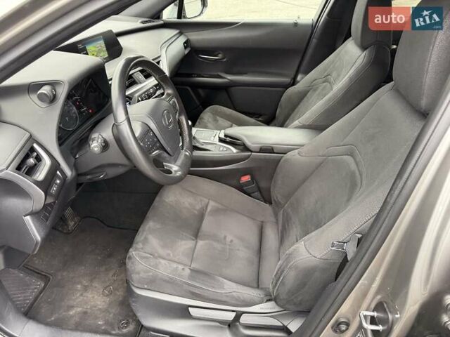 Серый Лексус UX, объемом двигателя 1.99 л и пробегом 68 тыс. км за 27800 $, фото 12 на Automoto.ua