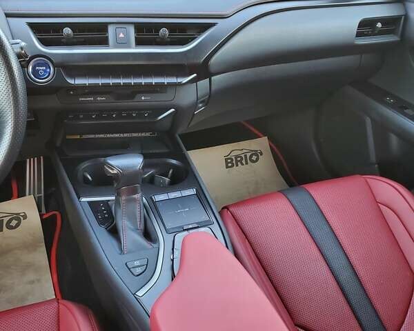 Сірий Лексус UX, об'ємом двигуна 2 л та пробігом 67 тис. км за 27500 $, фото 12 на Automoto.ua