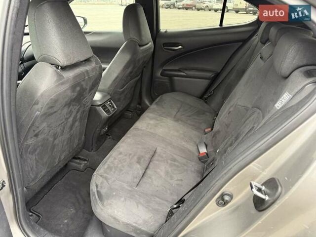 Серый Лексус UX, объемом двигателя 1.99 л и пробегом 68 тыс. км за 27800 $, фото 14 на Automoto.ua