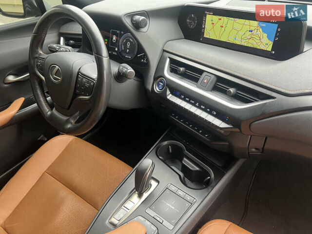Сірий Лексус UX, об'ємом двигуна 0 л та пробігом 108 тис. км за 23500 $, фото 26 на Automoto.ua