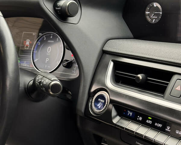 Сірий Лексус UX, об'ємом двигуна 1.99 л та пробігом 115 тис. км за 27500 $, фото 21 на Automoto.ua