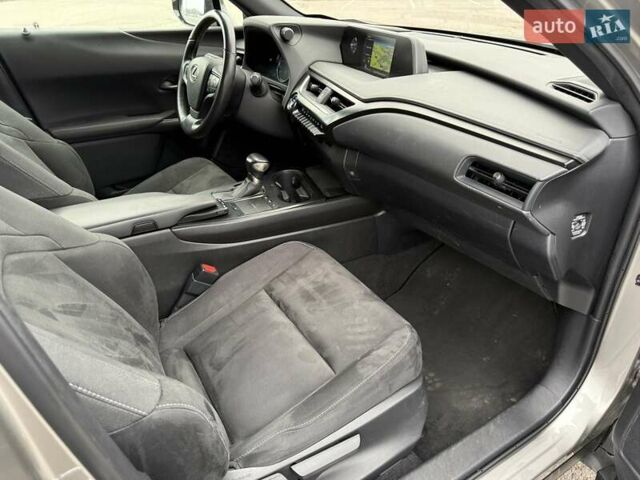 Серый Лексус UX, объемом двигателя 1.99 л и пробегом 68 тыс. км за 27800 $, фото 17 на Automoto.ua