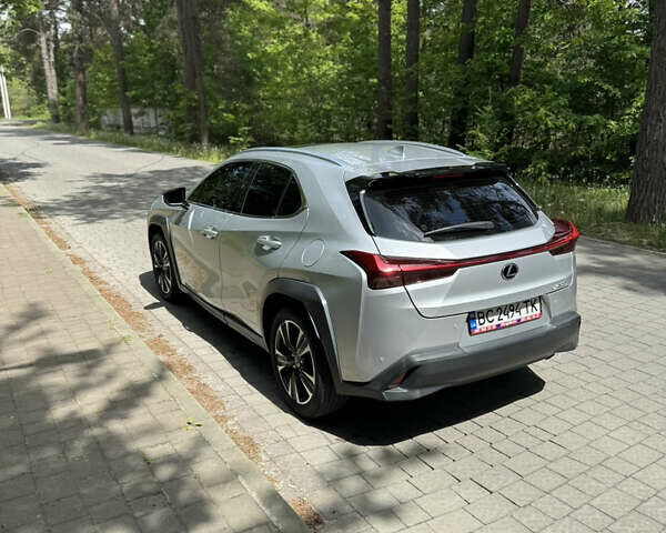 Сірий Лексус UX, об'ємом двигуна 1.99 л та пробігом 40 тис. км за 25500 $, фото 4 на Automoto.ua
