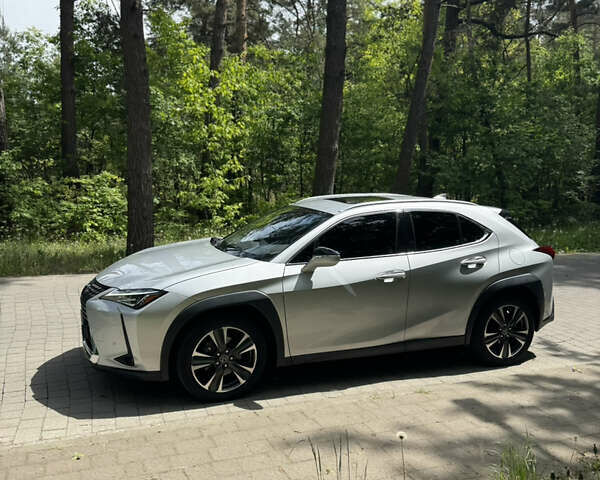 Сірий Лексус UX, об'ємом двигуна 1.99 л та пробігом 40 тис. км за 25500 $, фото 10 на Automoto.ua