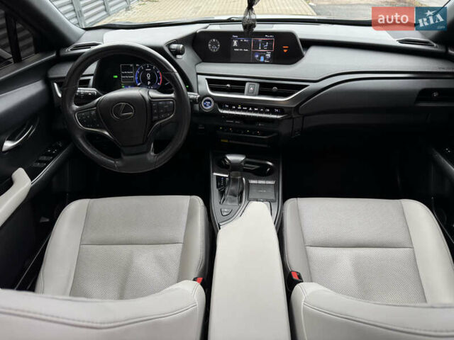 Сірий Лексус UX, об'ємом двигуна 1.99 л та пробігом 115 тис. км за 27500 $, фото 14 на Automoto.ua