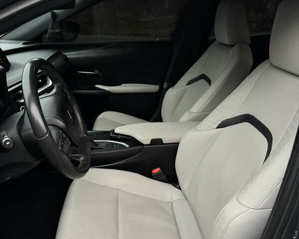 Сірий Лексус UX, об'ємом двигуна 1.99 л та пробігом 115 тис. км за 27500 $, фото 10 на Automoto.ua