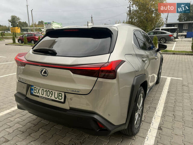 Сірий Лексус UX, об'ємом двигуна 0 л та пробігом 108 тис. км за 23500 $, фото 10 на Automoto.ua