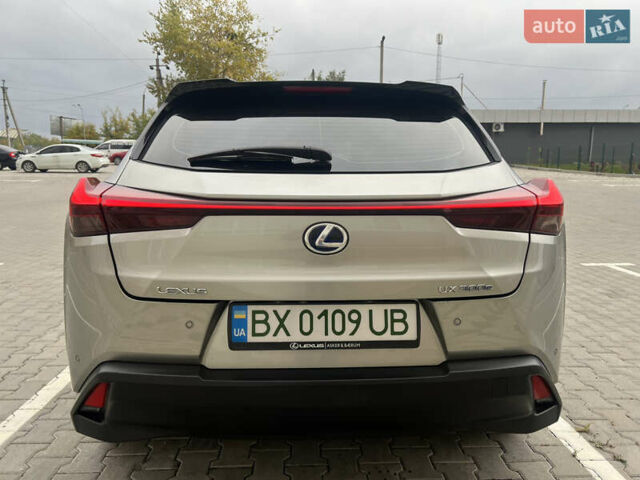 Сірий Лексус UX, об'ємом двигуна 0 л та пробігом 108 тис. км за 23500 $, фото 9 на Automoto.ua