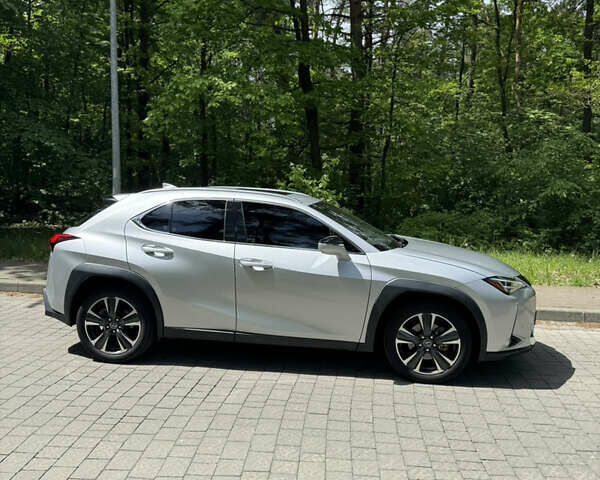 Сірий Лексус UX, об'ємом двигуна 1.99 л та пробігом 34 тис. км за 27200 $, фото 9 на Automoto.ua