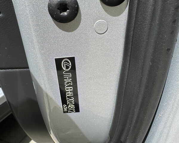 Сірий Лексус UX, об'ємом двигуна 1.99 л та пробігом 40 тис. км за 25500 $, фото 24 на Automoto.ua