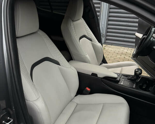 Сірий Лексус UX, об'ємом двигуна 1.99 л та пробігом 115 тис. км за 27500 $, фото 12 на Automoto.ua