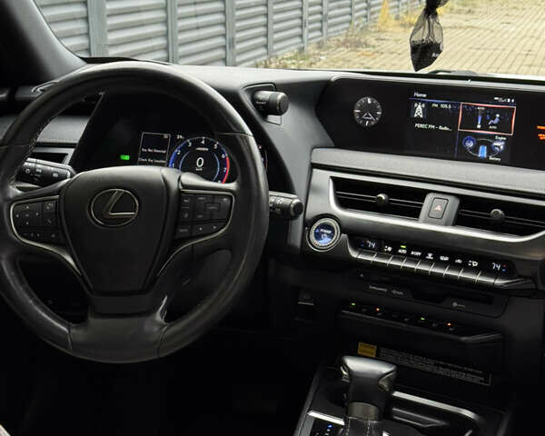 Сірий Лексус UX, об'ємом двигуна 1.99 л та пробігом 115 тис. км за 27500 $, фото 19 на Automoto.ua