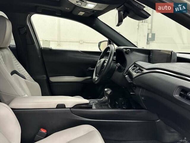 Сірий Лексус UX, об'ємом двигуна 1.99 л та пробігом 27 тис. км за 9800 $, фото 19 на Automoto.ua