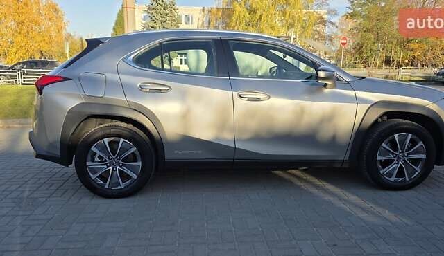 Серый Лексус UX, объемом двигателя 0 л и пробегом 84 тыс. км за 23800 $, фото 12 на Automoto.ua