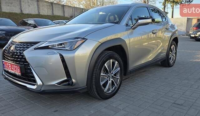 Серый Лексус UX, объемом двигателя 0 л и пробегом 84 тыс. км за 23800 $, фото 1 на Automoto.ua
