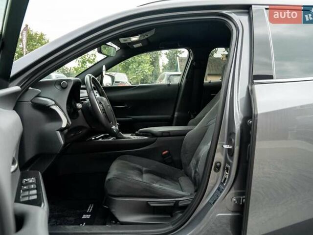 Сірий Лексус UX, об'ємом двигуна 2 л та пробігом 29 тис. км за 31900 $, фото 25 на Automoto.ua