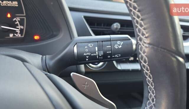 Серый Лексус UX, объемом двигателя 0 л и пробегом 84 тыс. км за 23800 $, фото 86 на Automoto.ua