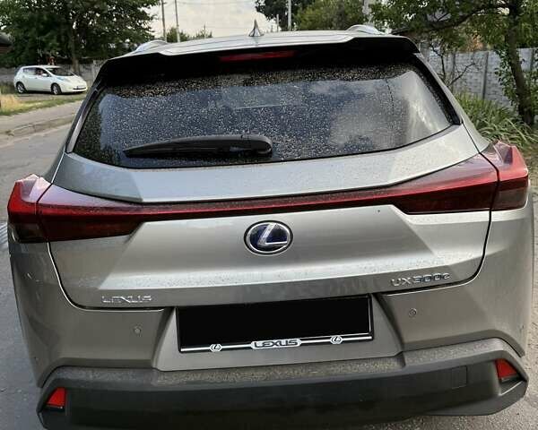 Сірий Лексус UX, об'ємом двигуна 0 л та пробігом 41 тис. км за 18999 $, фото 4 на Automoto.ua