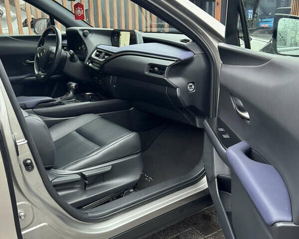 Серый Лексус UX, объемом двигателя 2 л и пробегом 89 тыс. км за 35500 $, фото 10 на Automoto.ua