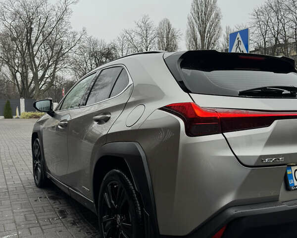 Серый Лексус UX, объемом двигателя 2 л и пробегом 89 тыс. км за 35500 $, фото 6 на Automoto.ua