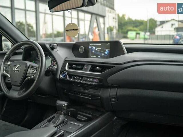 Сірий Лексус UX, об'ємом двигуна 2 л та пробігом 29 тис. км за 31900 $, фото 43 на Automoto.ua