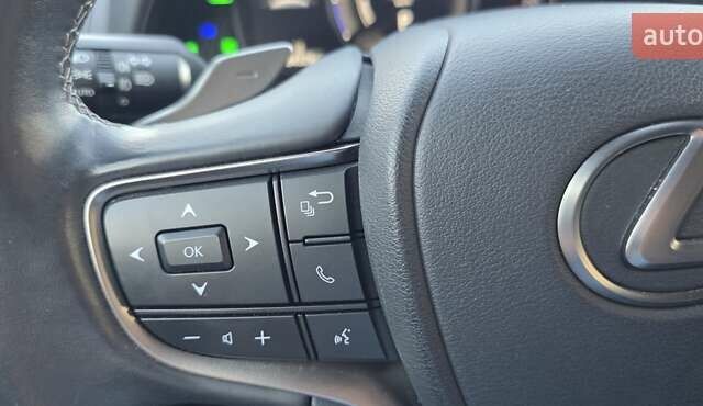 Серый Лексус UX, объемом двигателя 0 л и пробегом 84 тыс. км за 23800 $, фото 100 на Automoto.ua