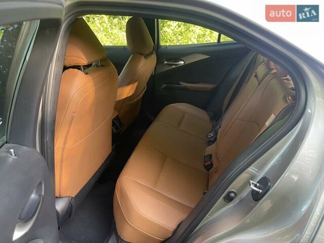 Сірий Лексус UX, об'ємом двигуна 0 л та пробігом 112 тис. км за 20900 $, фото 22 на Automoto.ua