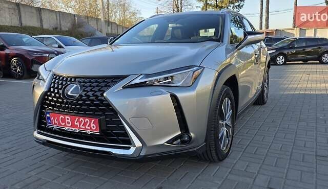 Серый Лексус UX, объемом двигателя 0 л и пробегом 84 тыс. км за 23800 $, фото 3 на Automoto.ua