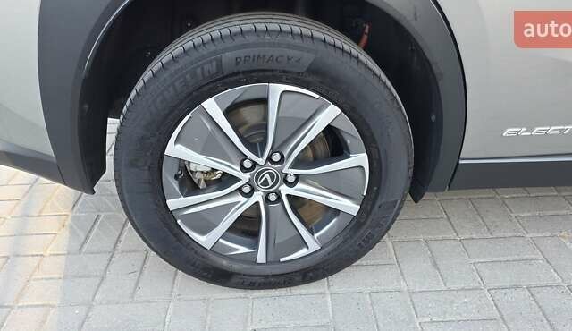 Серый Лексус UX, объемом двигателя 0 л и пробегом 84 тыс. км за 23800 $, фото 40 на Automoto.ua