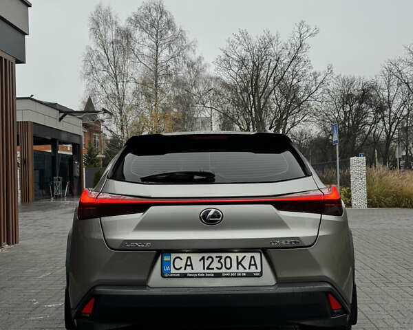 Серый Лексус UX, объемом двигателя 2 л и пробегом 89 тыс. км за 35500 $, фото 2 на Automoto.ua
