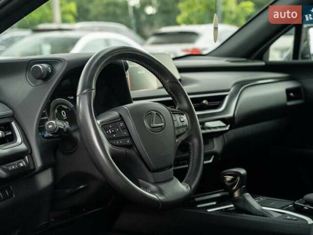 Сірий Лексус UX, об'ємом двигуна 2 л та пробігом 29 тис. км за 31900 $, фото 28 на Automoto.ua