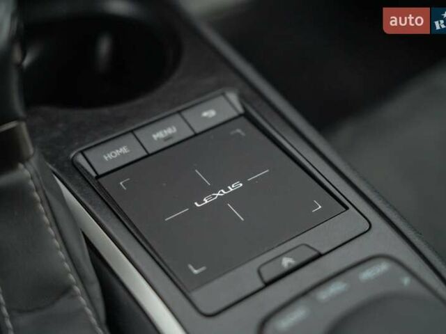 Сірий Лексус UX, об'ємом двигуна 2 л та пробігом 29 тис. км за 31900 $, фото 41 на Automoto.ua