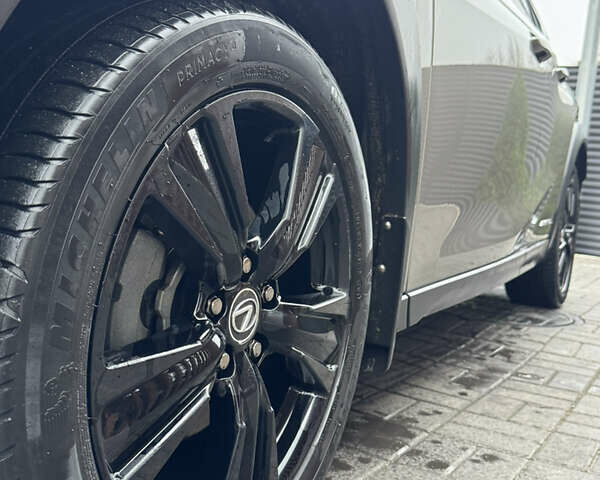 Серый Лексус UX, объемом двигателя 2 л и пробегом 89 тыс. км за 35500 $, фото 11 на Automoto.ua