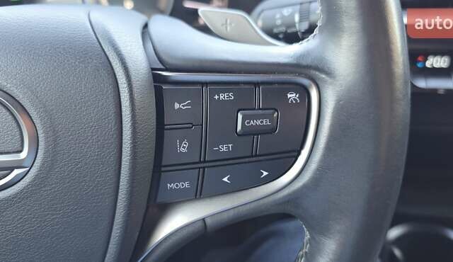 Серый Лексус UX, объемом двигателя 0 л и пробегом 84 тыс. км за 23800 $, фото 99 на Automoto.ua