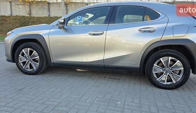 Серый Лексус UX, объемом двигателя 0 л и пробегом 84 тыс. км за 23800 $, фото 20 на Automoto.ua