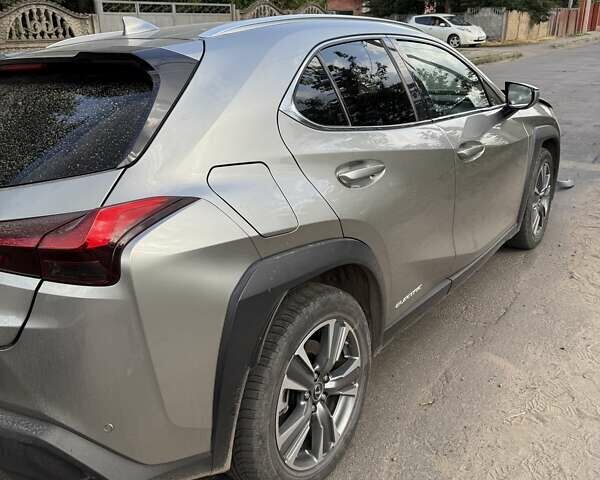 Сірий Лексус UX, об'ємом двигуна 0 л та пробігом 41 тис. км за 18999 $, фото 1 на Automoto.ua