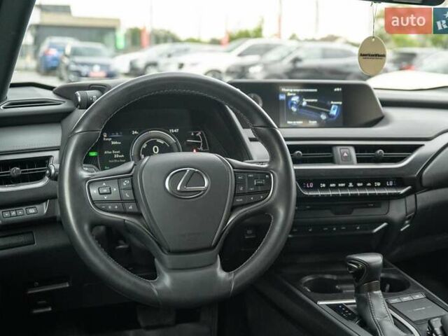 Сірий Лексус UX, об'ємом двигуна 2 л та пробігом 29 тис. км за 31900 $, фото 42 на Automoto.ua